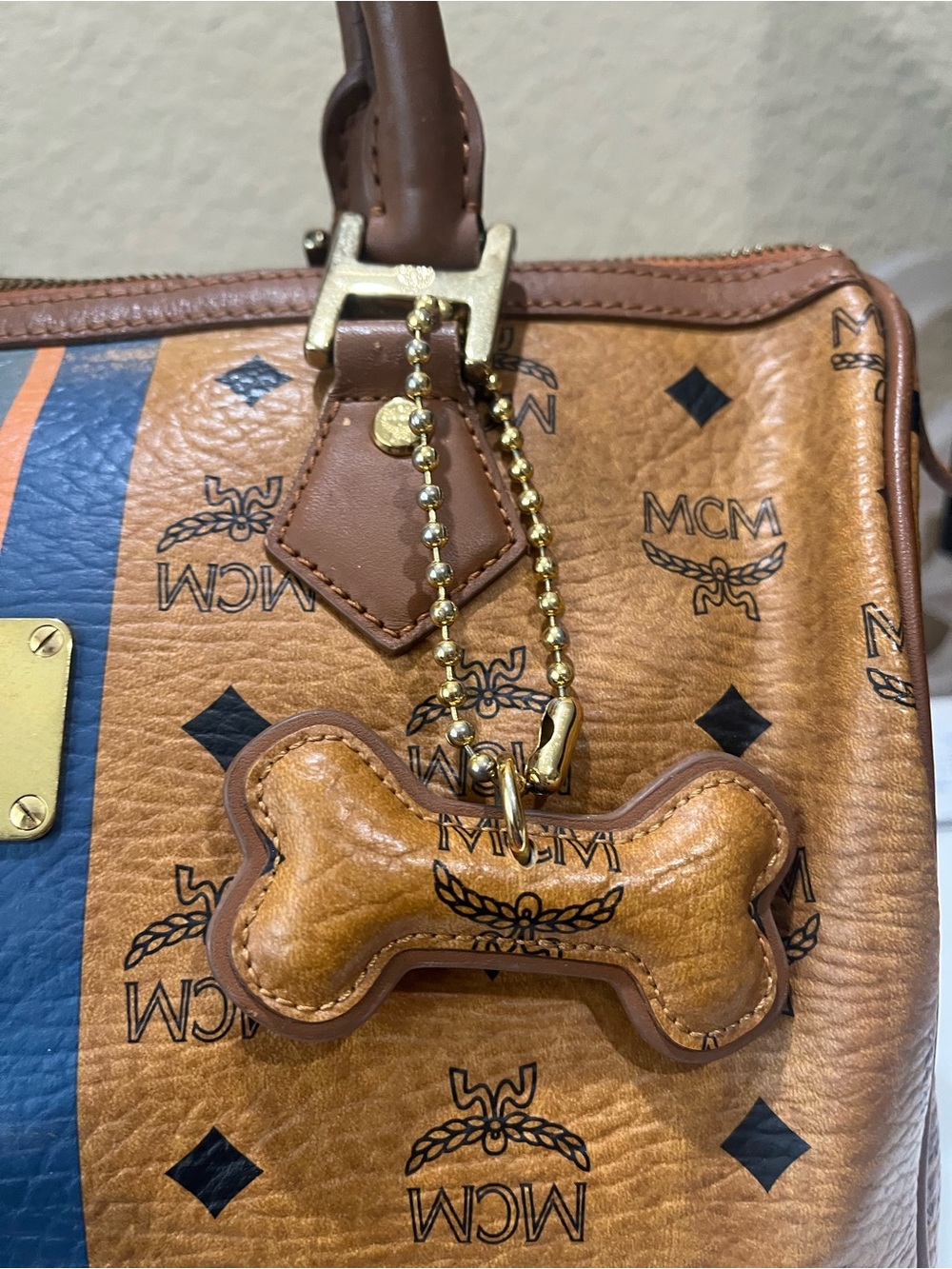 MCM COGNAC VISETOS BOSTON BAG a WITH DOG CHARM - Picture 3 of 15